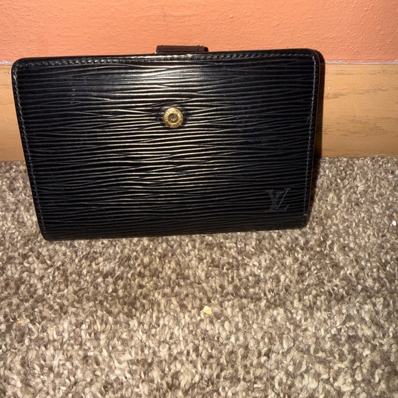 Louis Vuitton Black Textured Wallet - Picture 3 of 12